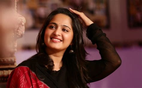 Anushka Shetty Cute Smile Face Hd Wallpapers For Desktop Ultra Hd