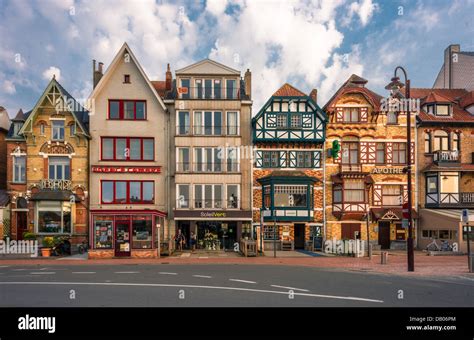 Hauptstraße in De Haan, Belgien Stockfotografie - Alamy