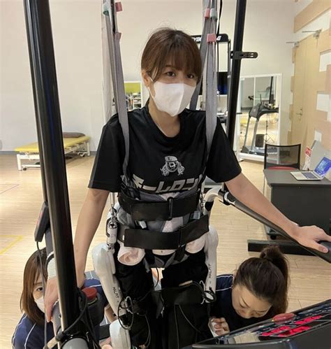 写真：脊髄損傷で下半身不随となった「仮面女子」猪狩ともかが最先端技術のリハビリ公開 | 東スポWEB