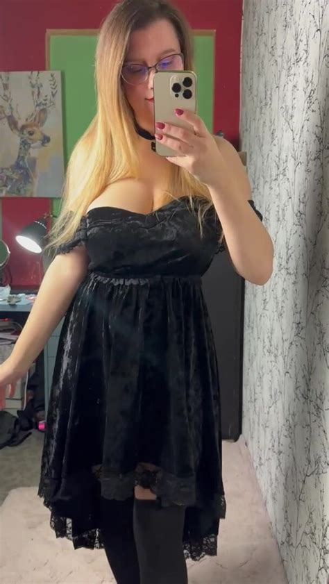 I Heard You Re Suffering From A Goth Pussy And Fishnet Deficiency