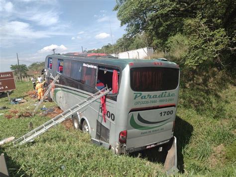 Ônibus Com 37 Pessoas Bate Em Carro E Deixa Um Morto Na Br 381 No Sul