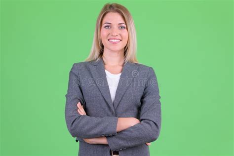 Bonne Jeune Femme D affaires Belle Blonde Souriante Aux Bras Croisés Image stock Image du gens