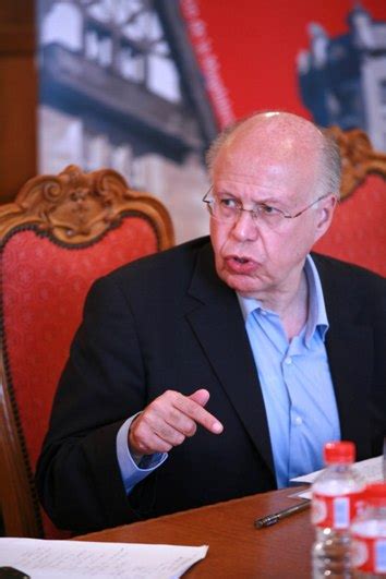 EN AMERICA LATINA DE CADA JOVENES NO ESTUDIA NI TRABAJA UNIVERSITAM