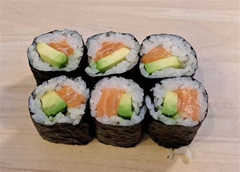 Lachs Avocado Maki St