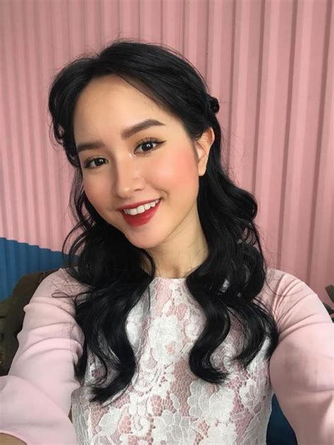 Hot girl và hot boy ngày Huyền Baby lên tiếng khi bị chê ăn mặc lòe loẹt em chồng Hà