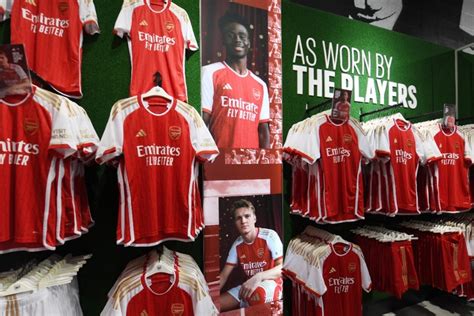 Arsenal Gunners revelam novo equipamento em homenagem aos Invencíveis