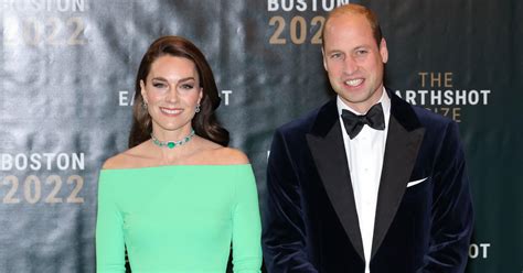 Prince William and Kate release casual family Christmas card - CBS News