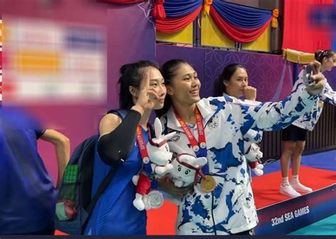 Hot girl bóng chuyền Việt được hàng chục ống kính vây quanh nhan sắc cỡ nào mà đối thủ Thái xin