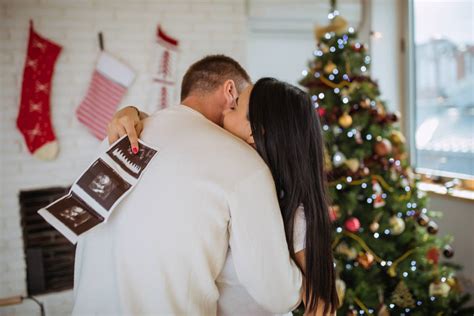 Our Favorite Christmas Pregnancy Announcement Ideas - FamilyEducation