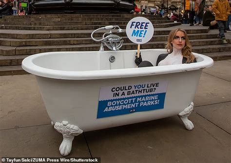 Faye Winter Covers Her Naked Body In Monchrome Paint While Posing In A Bathtub During Peta