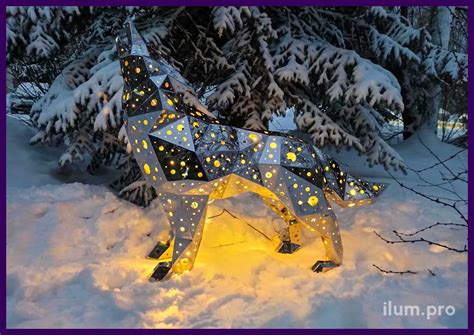 Полигональный волк из зеркальной нержавейки с подсветкой | ilum.pro