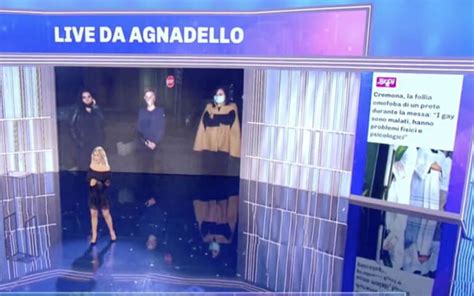 Barbara D Urso Si Scontra Con Il Prete Che Ha Detto Che I Gay Sono Malati Scusati Ci Sono