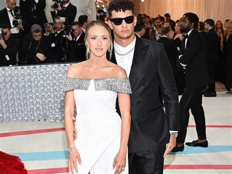 "Best dressed couple?" Patrick Mahomes 'dapper' look with his wife ...