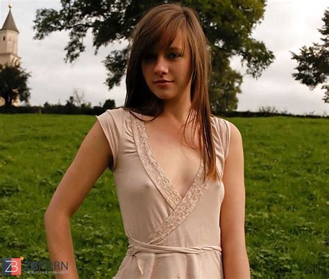 Nips Pokies Bare Chested Downblouse ZB Porn