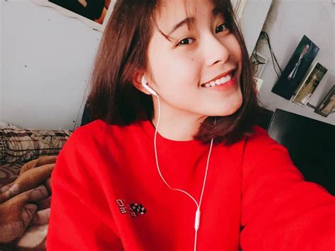 Nhan sắc xinh đẹp của hot girl bóng chuyền 15 tuổi cao 1m74