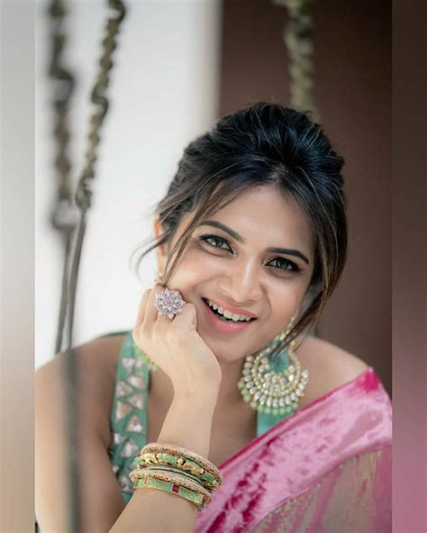 Dhivyadharshini Hot Photos Vijay Tv DD Bold Dazzling Hot Images