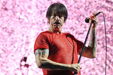 Show do Red Hot Chili Peppers esquenta ainda mais a noite de Curitiba veja fotos e vídeo