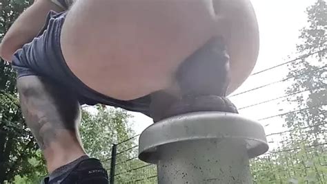 Biken mit Dildo im Wald Überqueren der Autobahn xHamster