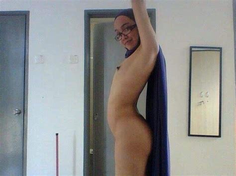 Nude Specky Hijab Girl IMG 4587 Porn Pic