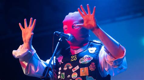 Skupina Pussy Riot vydala pieseň proti vojne na Ukrajine vyzýva súdiť Putina Hudba Kultúra