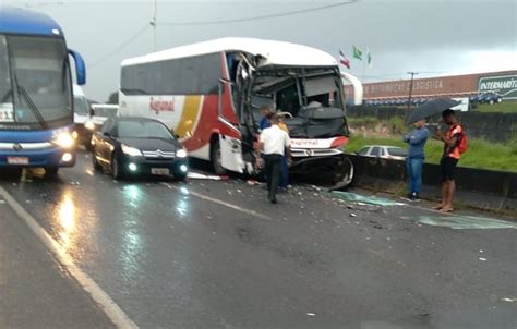 Acidente deixa ônibus parcialmente destruído na BR 324 Fala Genefax