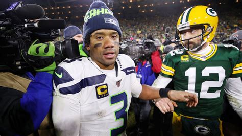 Aaron Rodgers Defends Russell Wilson After Benching In Denver