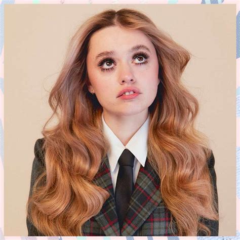 El Estilo De Aimee Lou Wood Aimee En Sex Education Viste La Calle