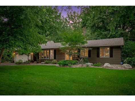 6812 Sally Lane Edina Mn 55439 Mls 6579973 Edina Realty