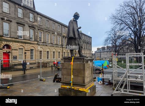 Sherlock Holmes Statue Edinburgh Stock Photo Alamy