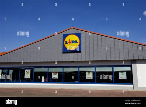 Lidl Store High Resolution Stock Photography And Images Alamy