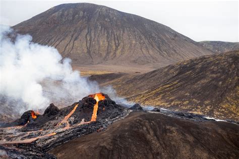 Icelandic volcano subsiding after first eruption in 900 years ...