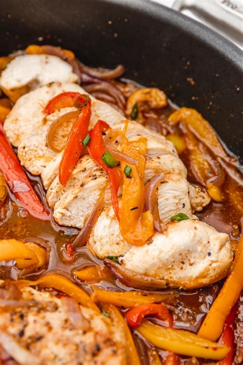 Chicken With Bell Peppers And Onions Recipe The Dinner Bite