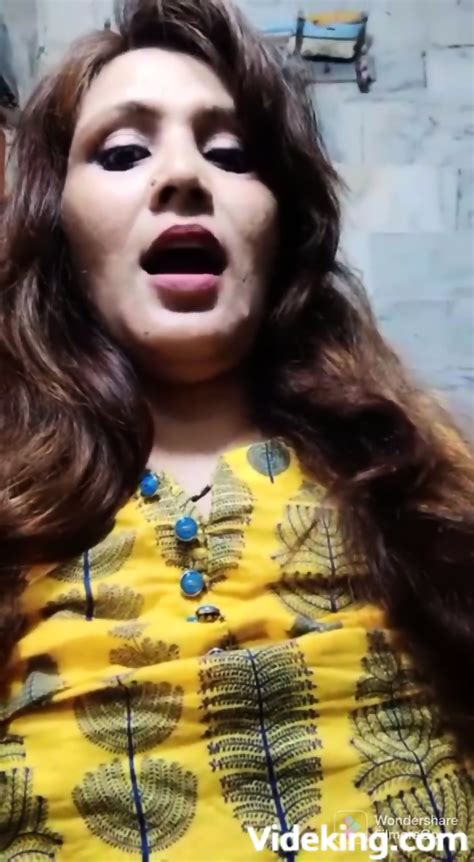 Super Horny Indian Bhabhi Shows Her Boobs And Pussy Mp