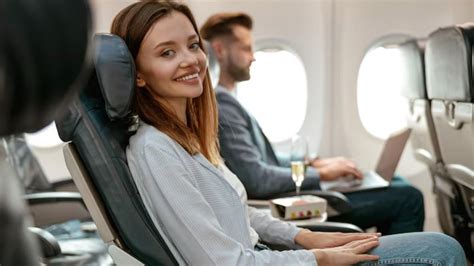 Naked Flying बन कपड क उडन जन कय ह नकड फलइग क असल मतलब What Is Naked