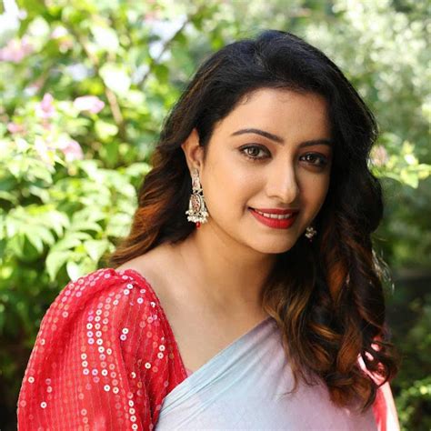 Village Barber Stories Tamil Serial Actress Nisha Long To Short Bob