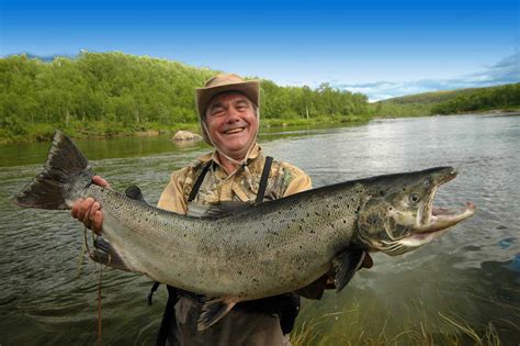 Salmon fishing - PAC Voyages & Piam