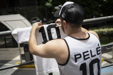 Fotos Hinchas Hacen Vigilia Frente A Hospital Para Pedir Por La Salud