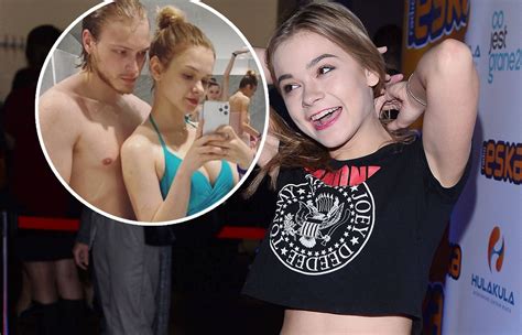 Julia Wr Blewska Pozuje W Bikini W Basenowej Szatni Towarzyszy Jej Ukochany Ch Opak Wp Teleshow