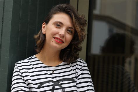 Emilie Brunette Une déchirure musculaire qui était en fait un cancer du sein