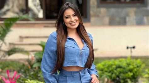 Alejandra Rubio presume su soltería luciendo un diminuto bikini