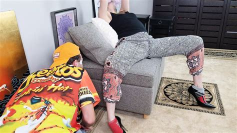 Smelling Woman Without Her Knowing American Pillow Humping Porn By Onlyfans XHamster