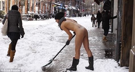 Naked Ambition Photographer In Nude Poses On The Streets Of NYC Sam S Alfresco Coffee
