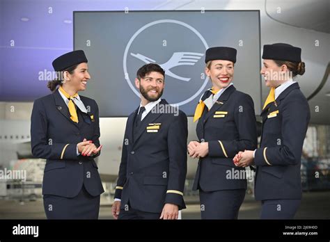 lufthansa flight attendant uniform