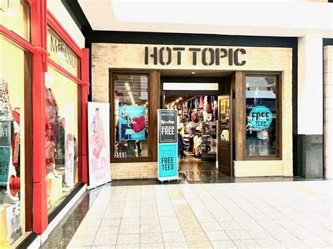 Hot Topic Boulevard Mall