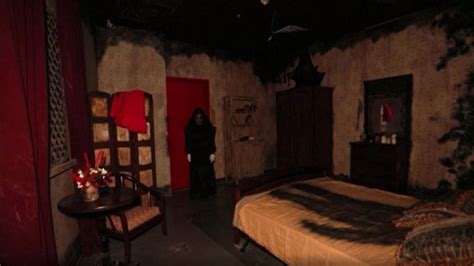 Immersive 'Horror Cinema' experience terrifies guests