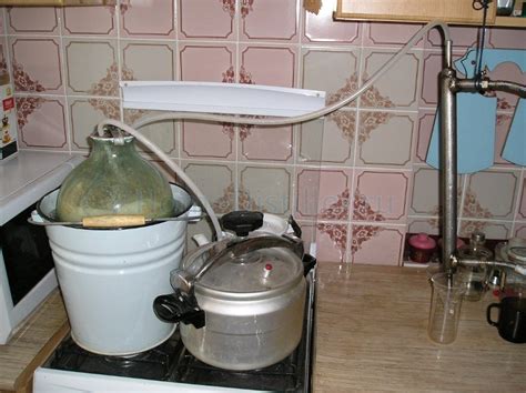 Самый простой самогонный аппарат из подручных средств