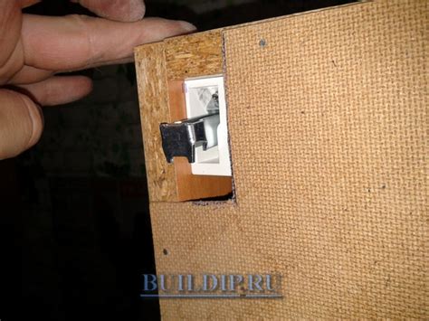 Как ровно повесить кухонные шкафы на стену