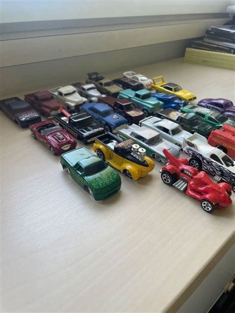 Hot Wheels Autos verschiedene Designs Gebraucht in Basel für CHF 18
