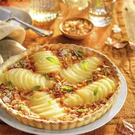 Tarta De Peras Y Almendras Rellena De Crema