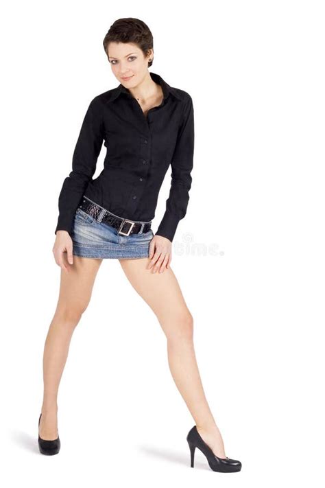 Reizender Brunette Im Denimrock Stockbild Bild von lang geschäft
